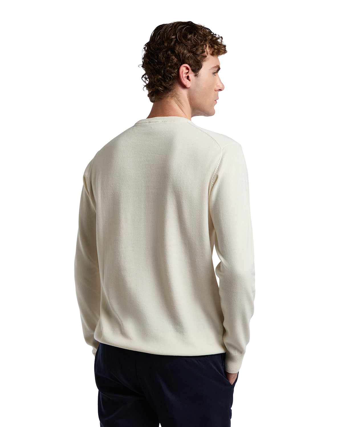 Men's cream long-sleeve sweatshirt made of soft cotton, featuring a classic fit and detailed stitching.