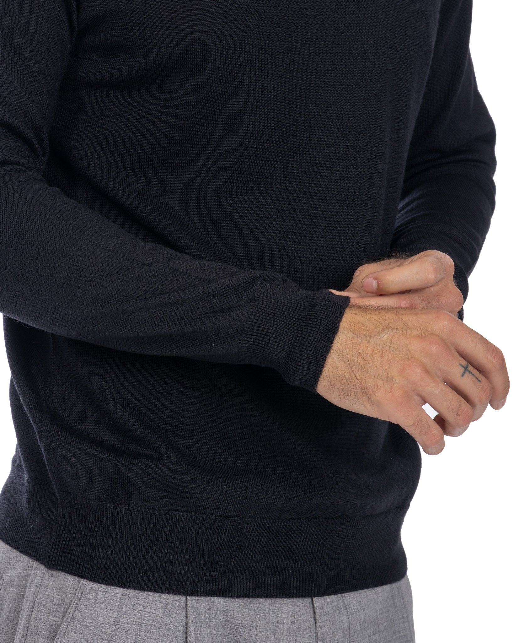 Girocollo Furore in lana merino Tollegno nero