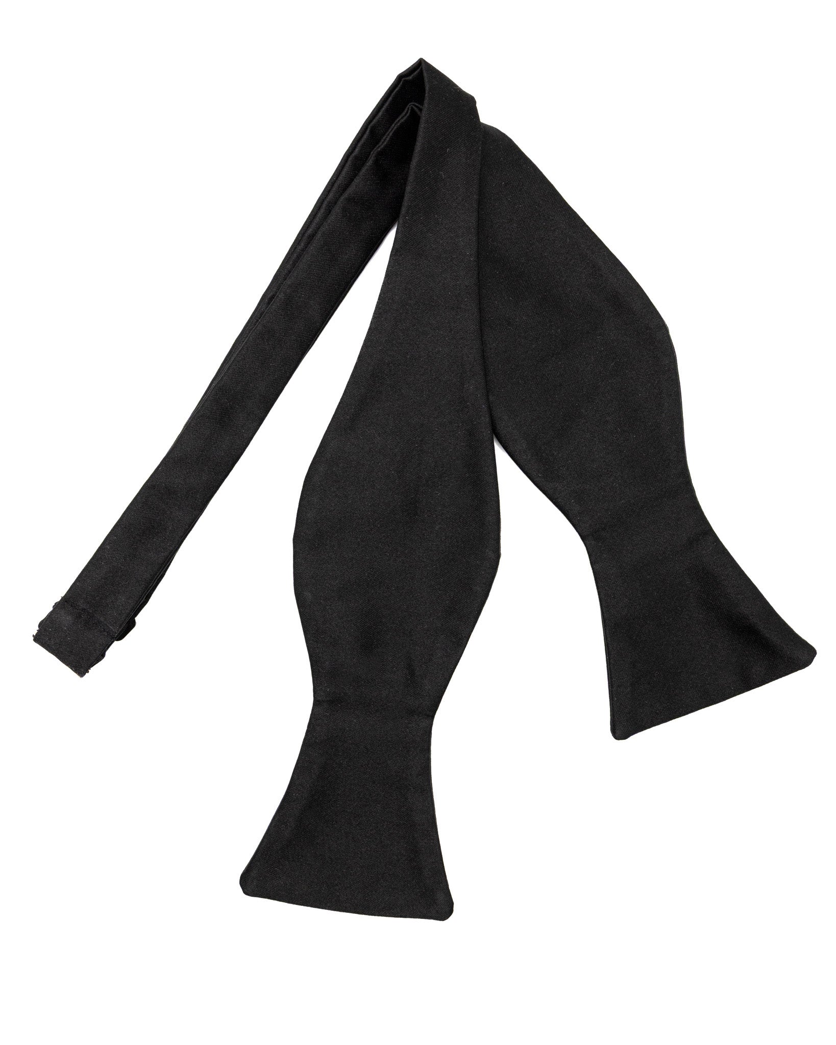 Papillon nero sciolto in seta