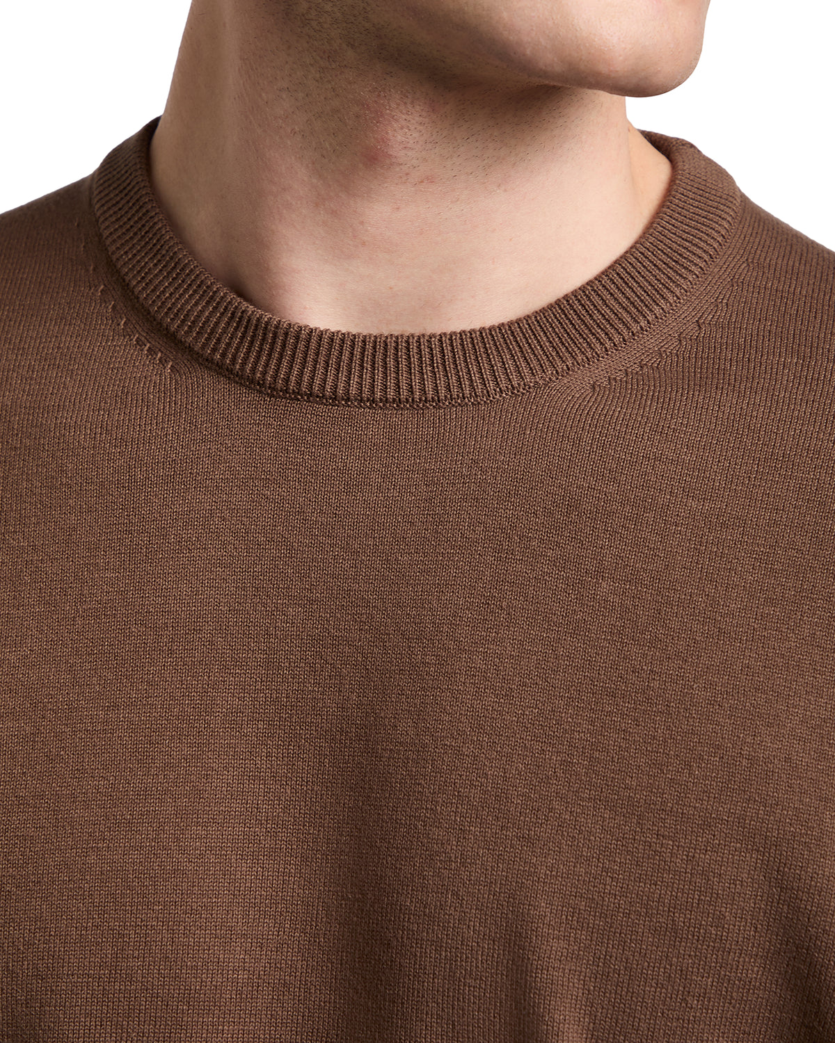 Brown cotton crewneck sweater for men, featuring a classic ribbed collar and soft texture. Stylish and comfortable.