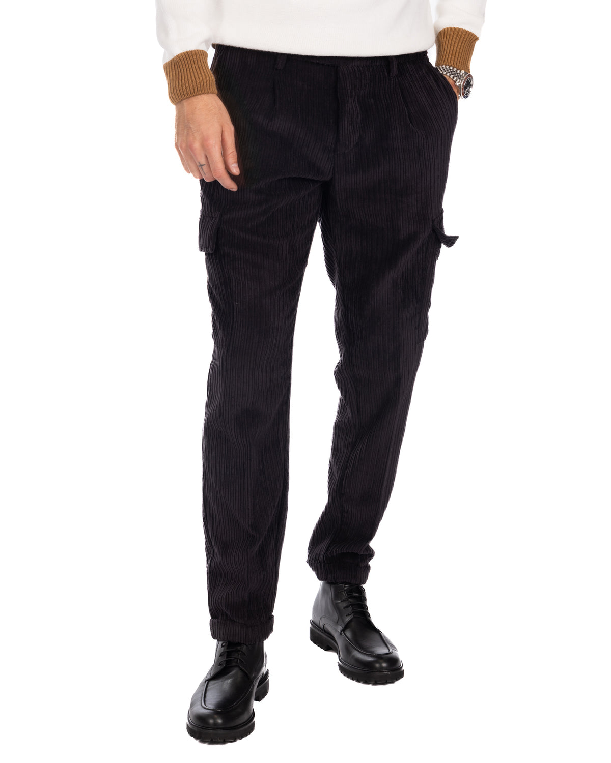 Black corduroy cargo pants for men, relaxed fit with side pockets, ribbed texture, casual winter trousers
