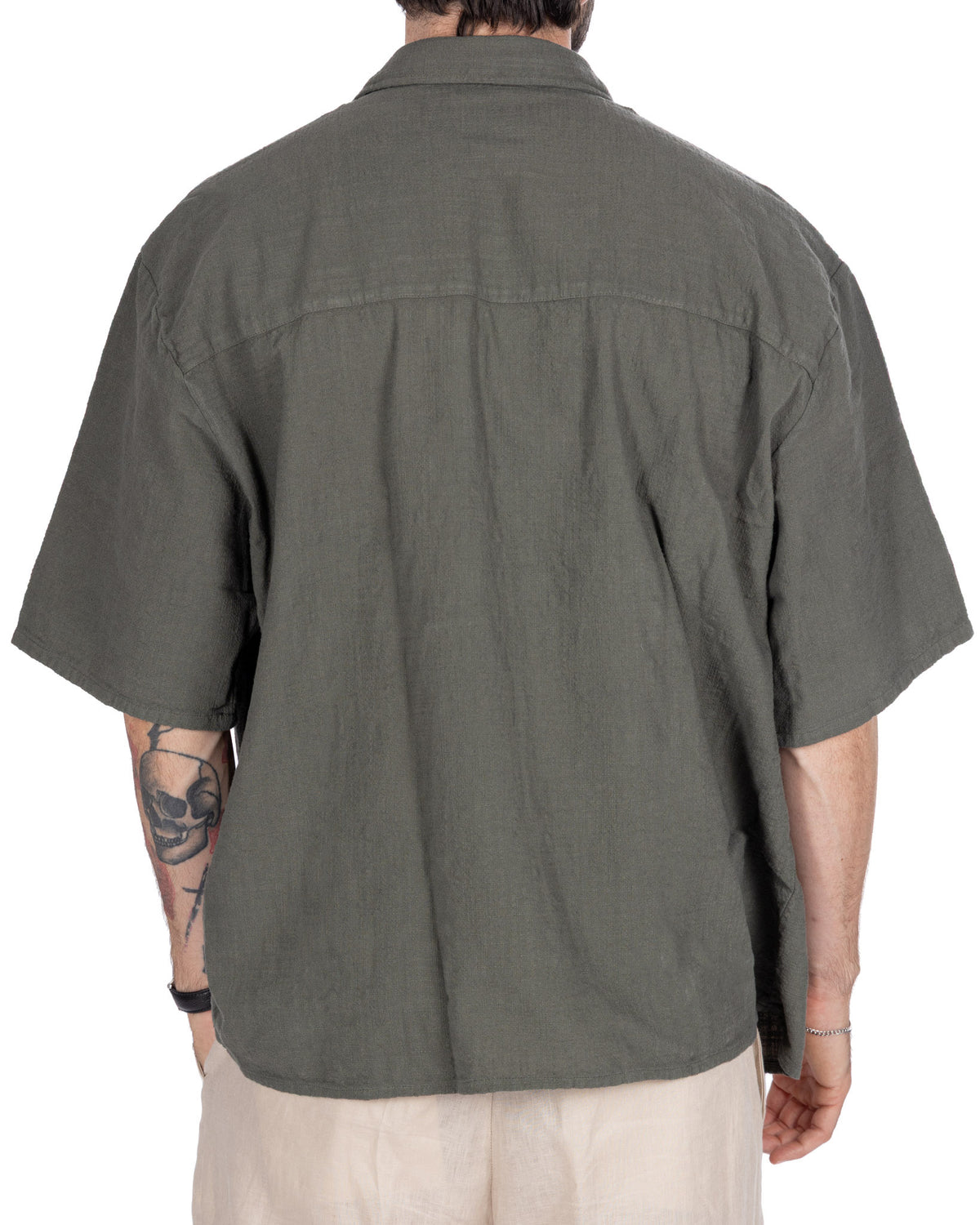 Olive green short sleeve linen shirt, relaxed fit, back view. Breathable summer casual button-up shirt for men.
